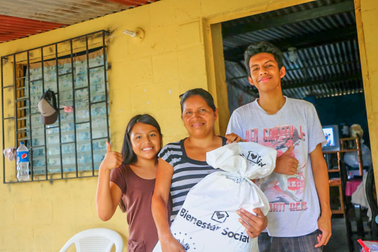 familias-de-santiago-texacuangos-son-beneficiadas-con-paquetes-alimentarios-del-gobierno